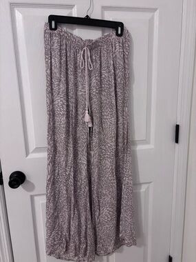 NWOT Bohemian Drawstring Flowy Pants with Slit  in Light Mauve